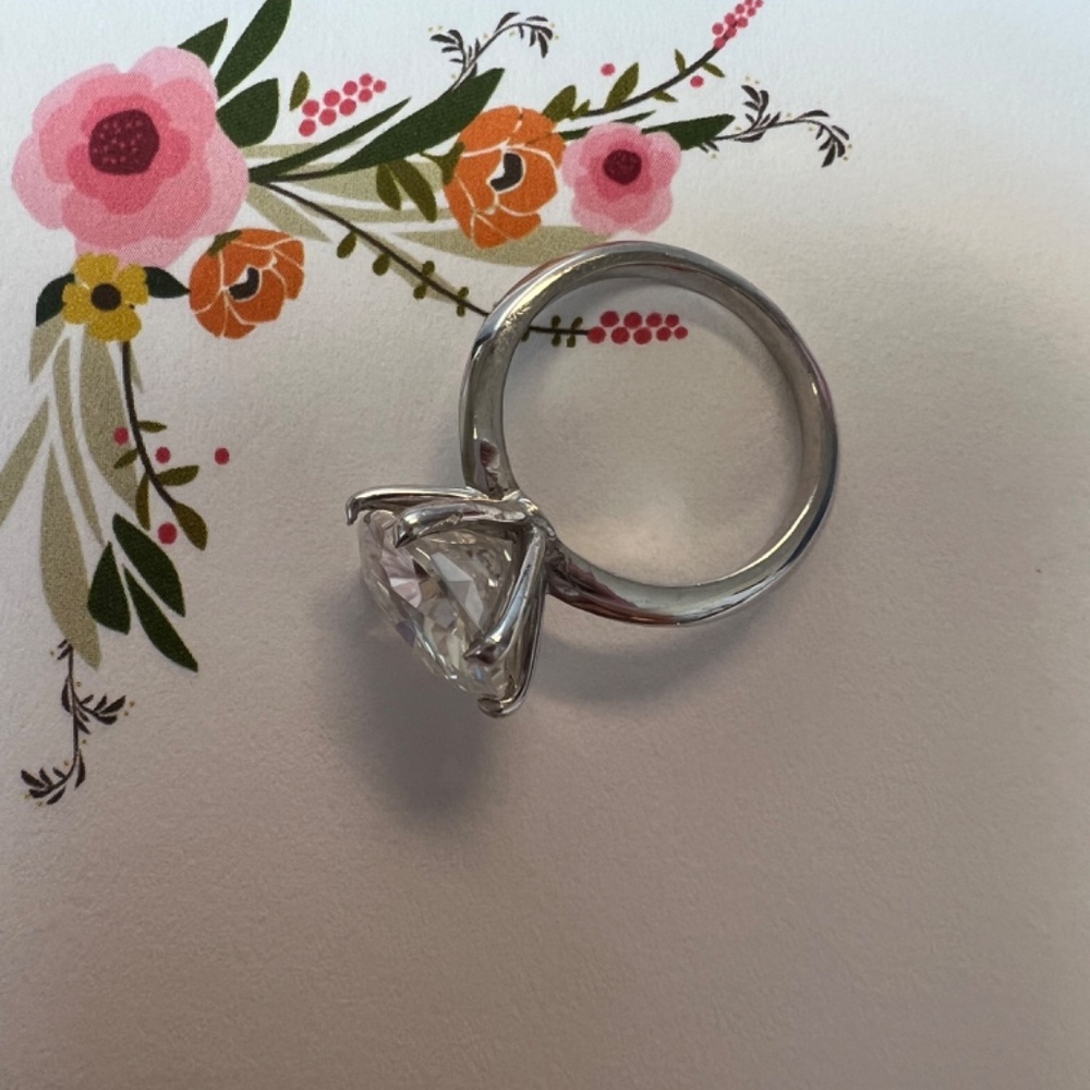 HPHT DIAMOND ENGAGEMENT RING - Picture 2 of 9